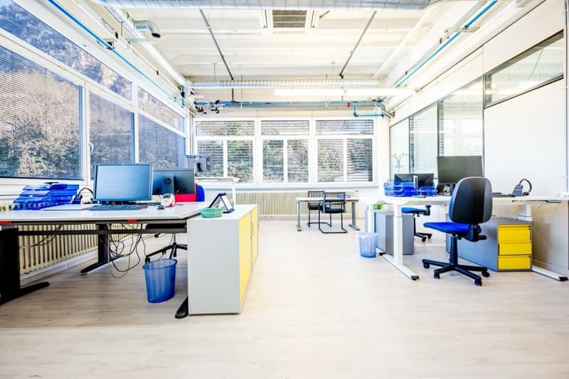 Large modular and divisible commercial space (16)