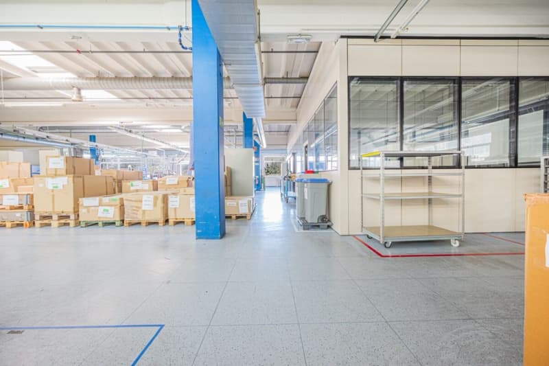 Large modular and divisible commercial space (7)