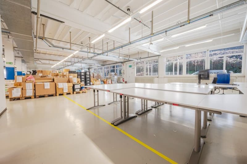 Large modular and divisible commercial space (3)