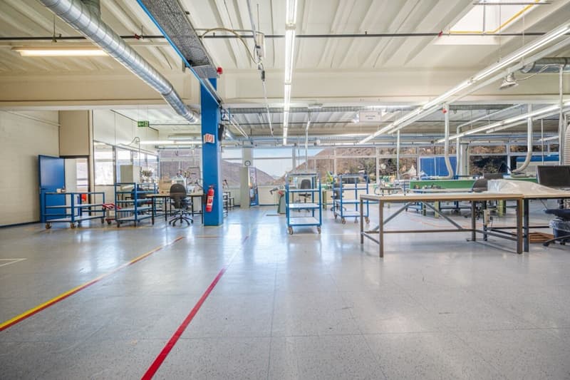 Large modular and divisible commercial space (4)
