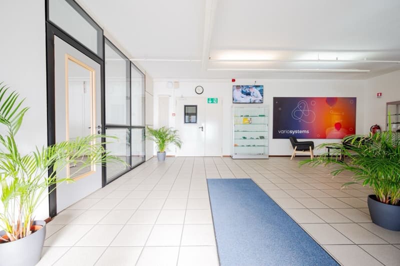 Large modular and divisible commercial space (11)