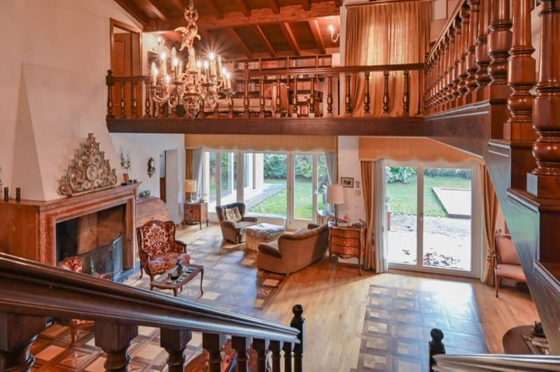 Prestigious stately villa with pool in an exclusive location (7)