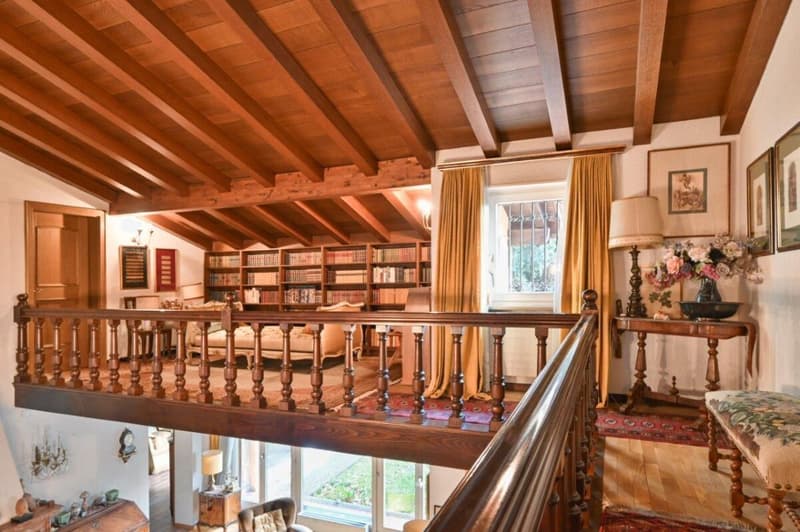 Prestigious stately villa with pool in an exclusive location (9)