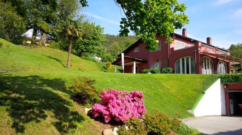 Luxuriöse Villa zur Miete – vertrauliche Verhandlung (1)