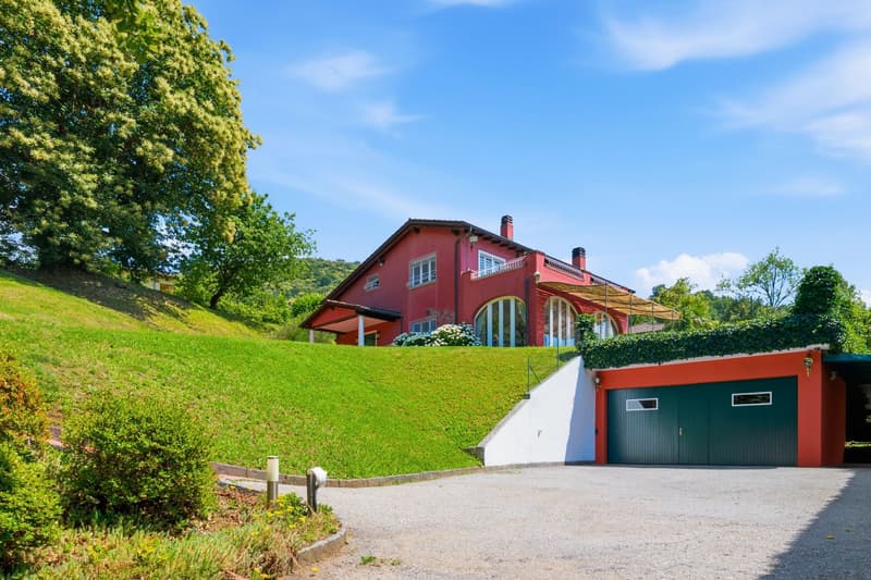 Bella e spaziosa con grande giardino privato (2)