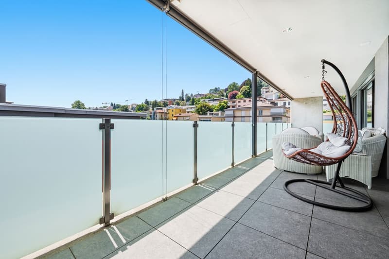 Penthouse with a spacious terrace just a few steps from the center of Lugano. (2)