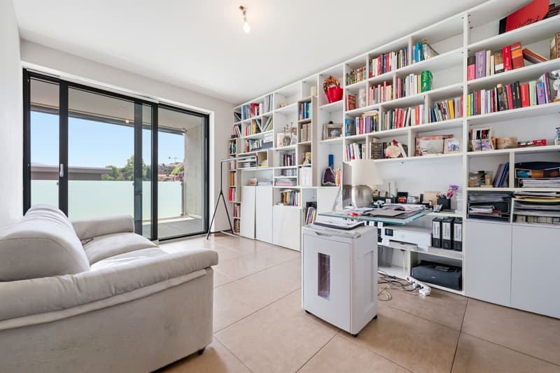 Penthouse with a spacious terrace just a few steps from the center of Lugano. (13)