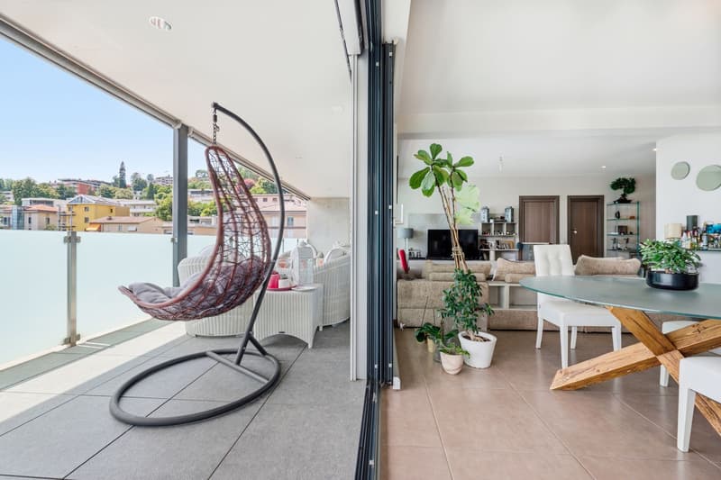 Penthouse with a spacious terrace just a few steps from the center of Lugano. (7)
