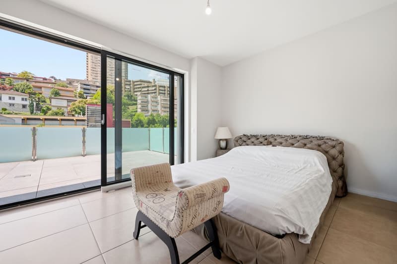 Penthouse with a spacious terrace just a few steps from the center of Lugano. (10)