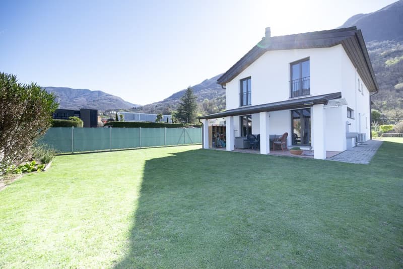 Exklusive Villa mit grossem Garten (3)