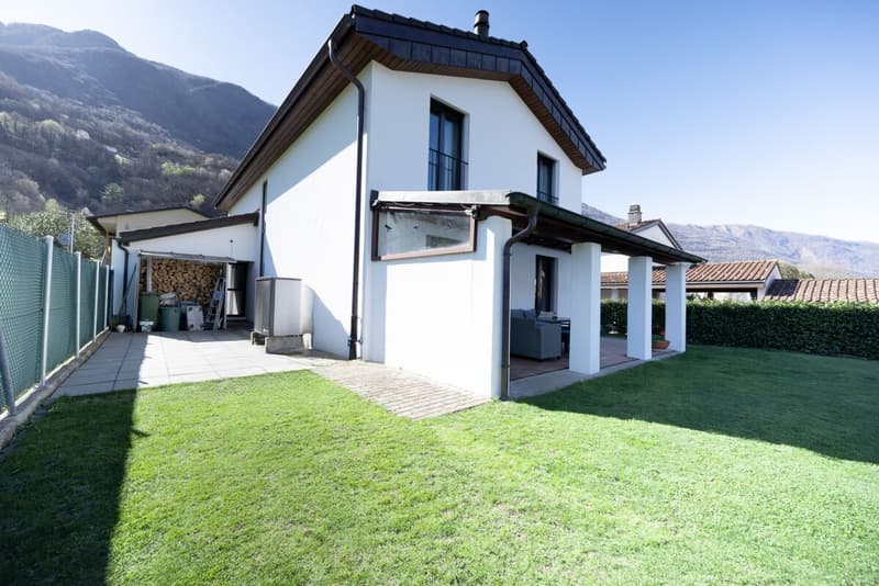 Exklusive Villa mit grossem Garten (15)