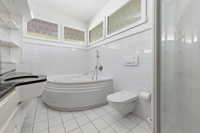 Exklusive Villa mit Pool an privilegierter Lage (17)