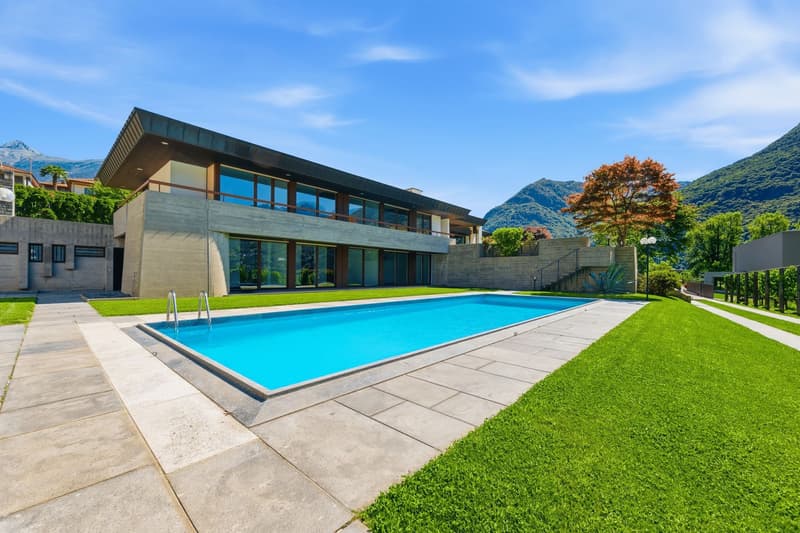 Exklusive Villa mit Pool an privilegierter Lage (1)