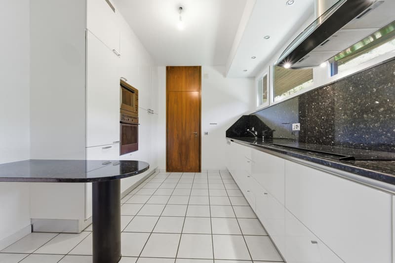 Exklusive Villa mit Pool an privilegierter Lage (7)