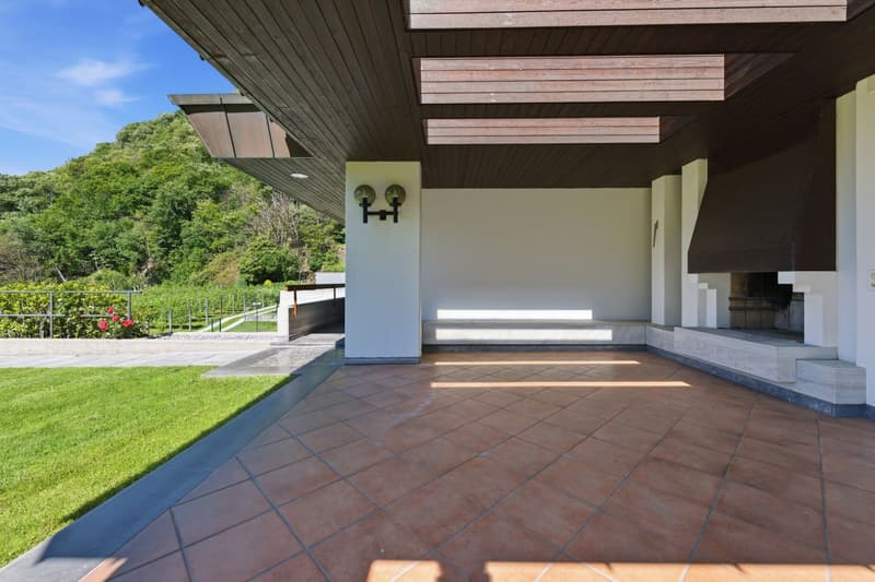 Exklusive Villa mit Pool an privilegierter Lage (4)