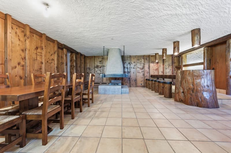 Exklusive Villa mit Pool an privilegierter Lage (12)