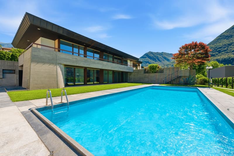 Exklusive Villa mit Pool an privilegierter Lage (18)