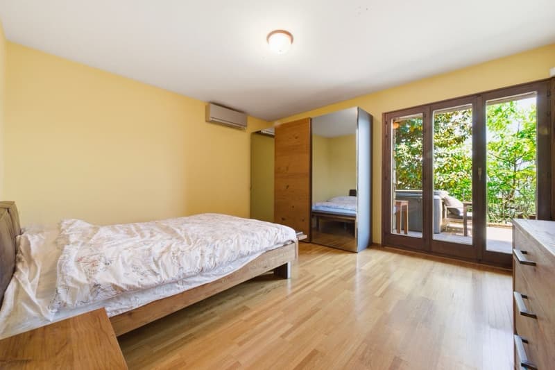 Eleganza e panorama: villa con vista lago e privacy (11)