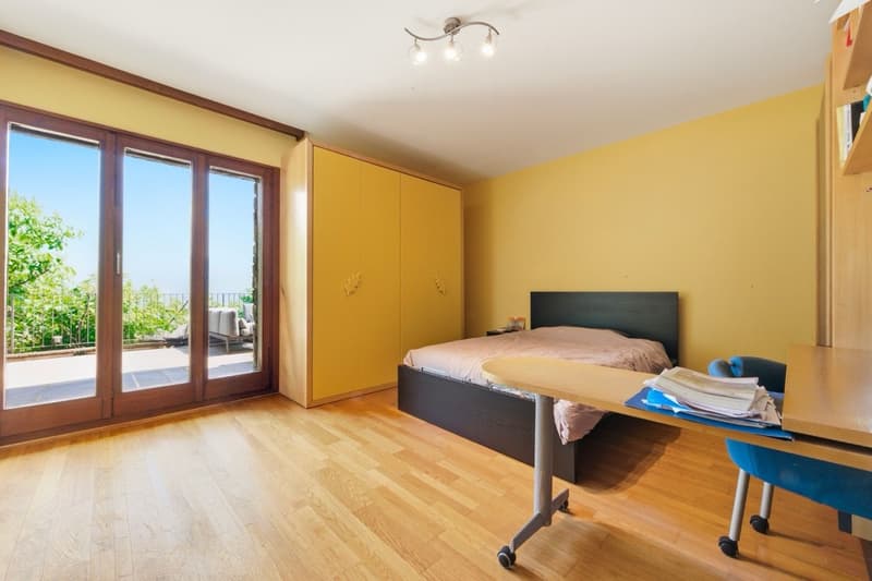 Eleganza e panorama: villa con vista lago e privacy (12)
