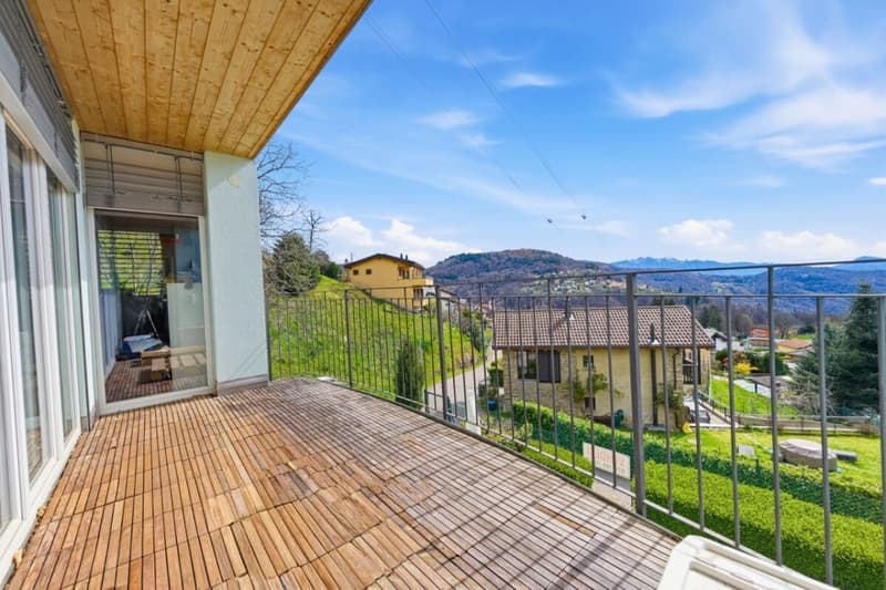 Casa spaziosa e luminosa con vista panoramica, giardino e grande mansarda (2)