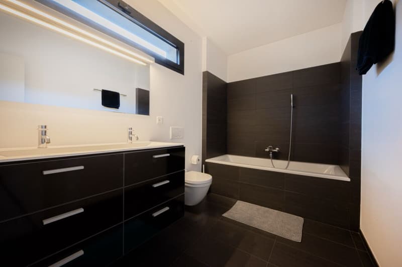 Moderne und helle Villa in ruhiger Wohnlage (10)
