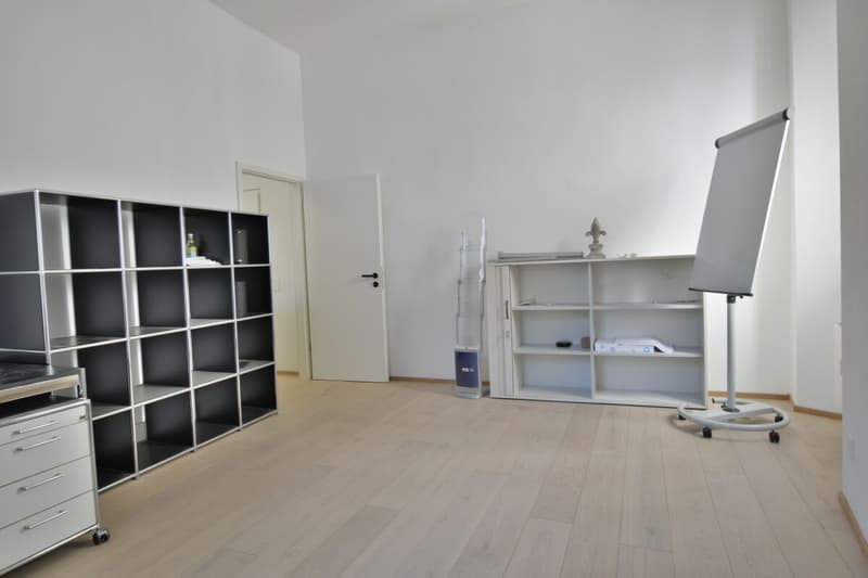 Bureau spacieux à louer (5)