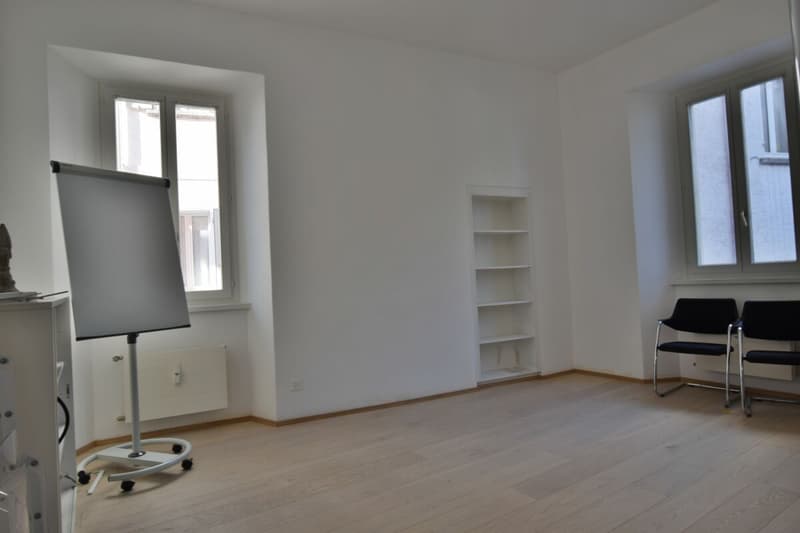 Bureau spacieux à louer (4)