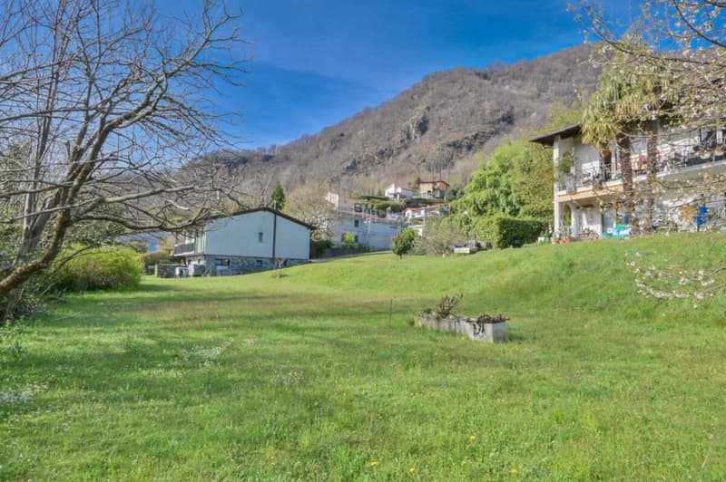 Grande terreno edificabile con casa bifamiliare (7)