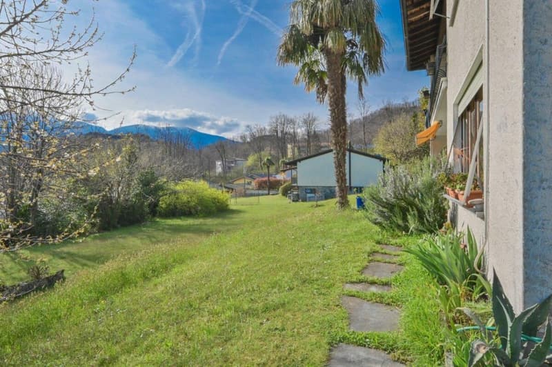Grande terreno edificabile con casa bifamiliare (9)