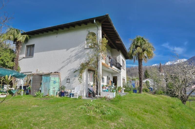 Grande terreno edificabile con casa bifamiliare (8)