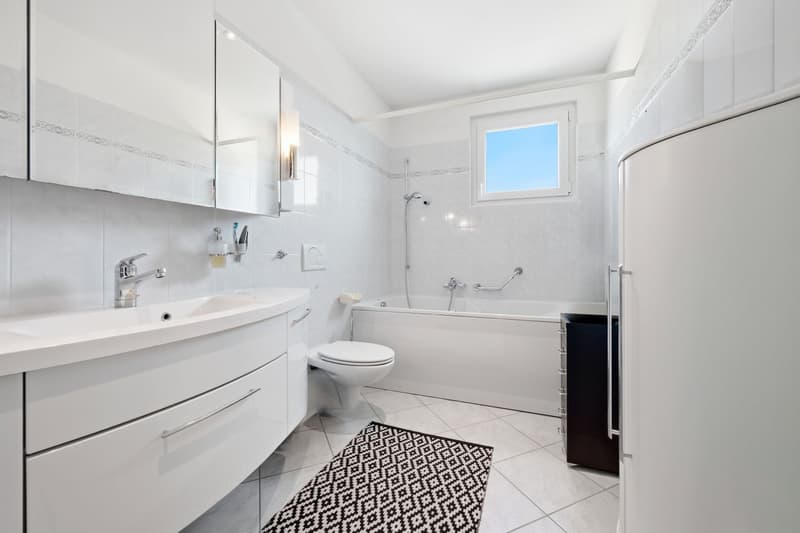Wohnung mit 5,5 Zimmern und grünem Blick (10)