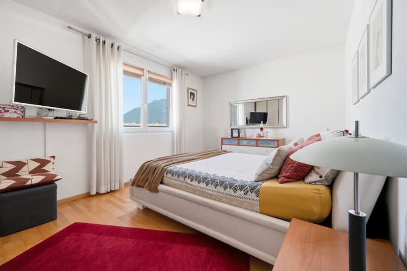 Wohnung mit 5,5 Zimmern und grünem Blick (8)