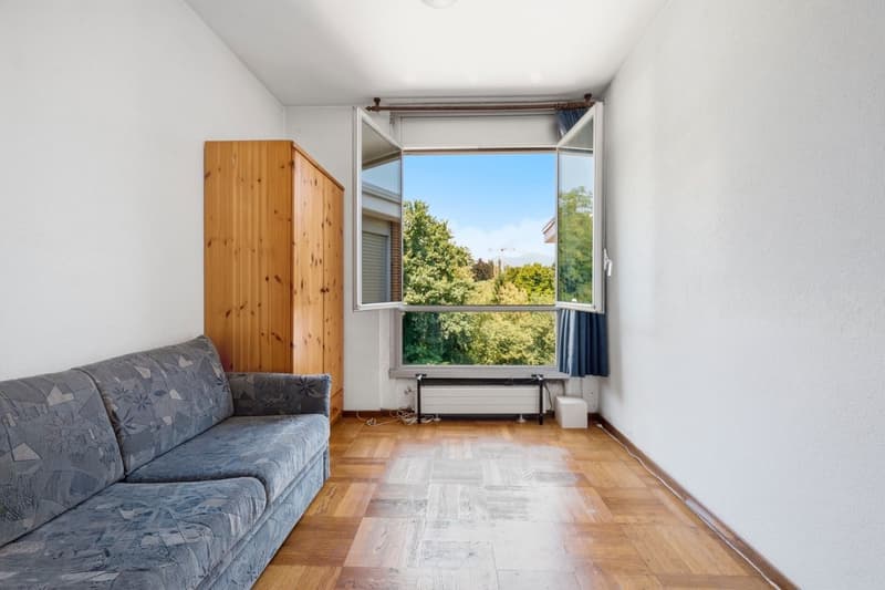 Bright Penthouse with Wide, Open Lake Views (6)