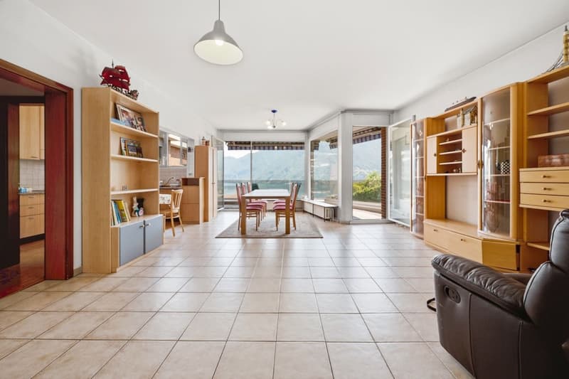 Bright Penthouse with Wide, Open Lake Views (2)