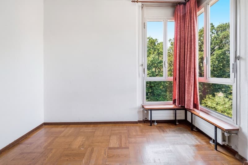 Bright Penthouse with Wide, Open Lake Views (5)