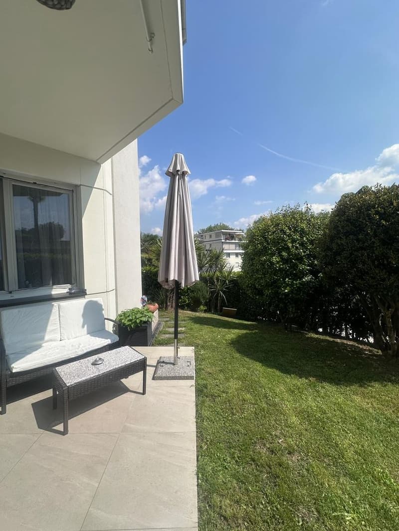 Elegante renovierte 3,5-Zimmer-Wohnung mit Terrasse und Garten. (7)