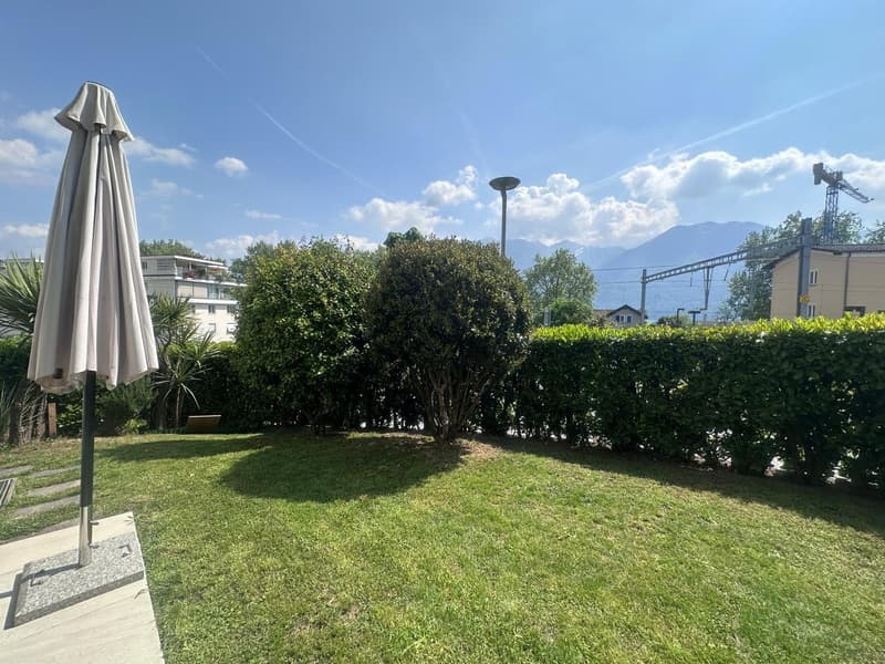 Elegante renovierte 3,5-Zimmer-Wohnung mit Terrasse und Garten. (8)