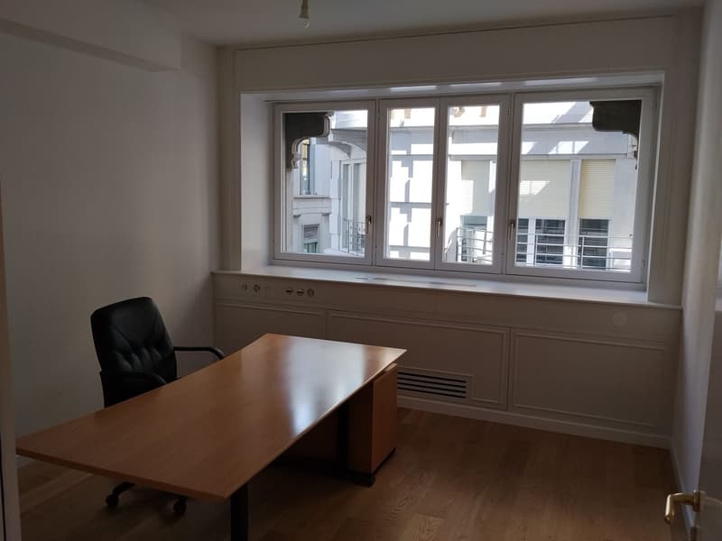 Lugano centro, affittasi comodo ufficio in posizione strategica (8)