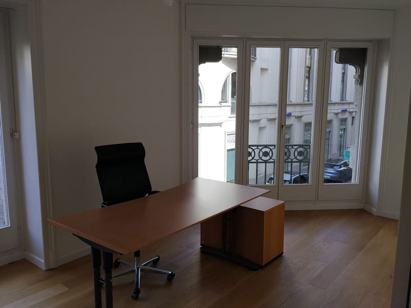 Lugano centro, affittasi comodo ufficio in posizione strategica (6)