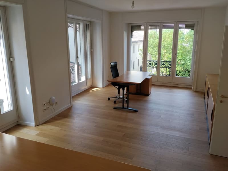 Lugano centro, affittasi comodo ufficio in posizione strategica (4)