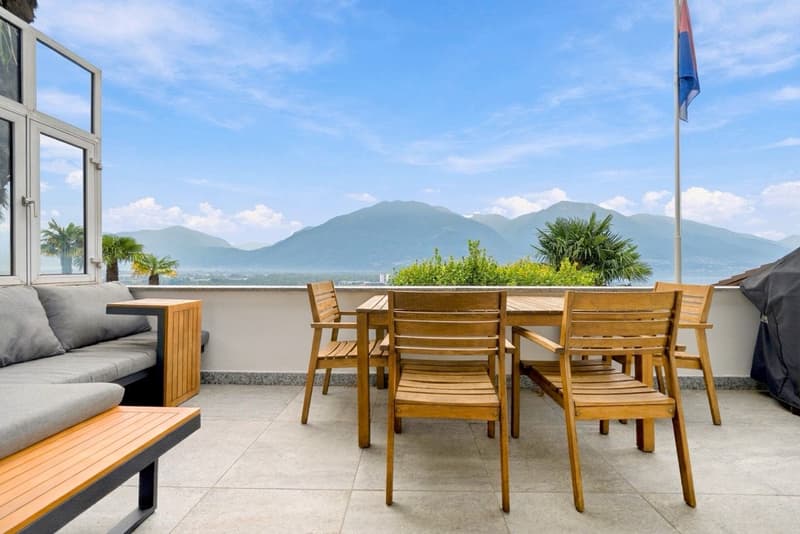Dreifamilienhaus mit traumhaftem Seeblick in Tenero-Contra (1)