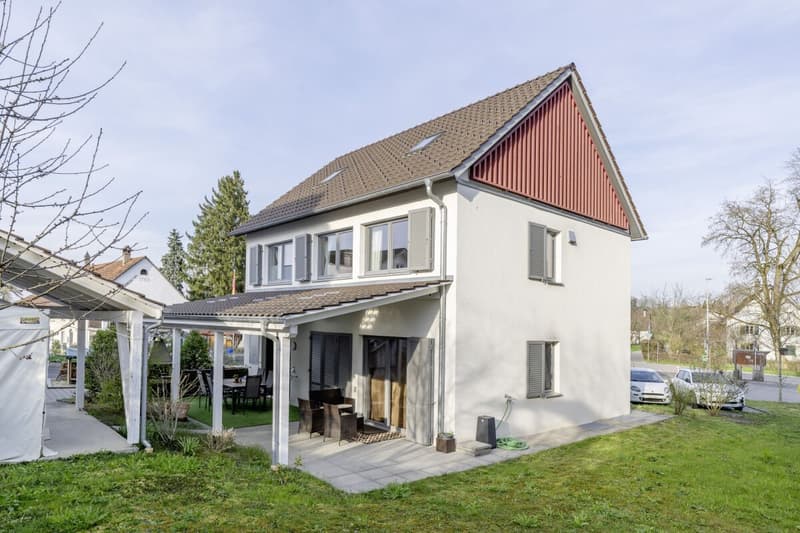 Modern single-family house in the green with separate apartment (1)