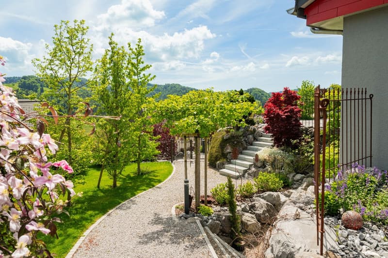 Garden paradise with far-reaching views and space for your own ideas (2)