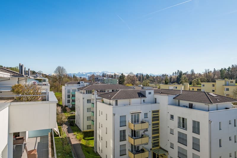 Modern living above the rooftops of Hinwil (7)
