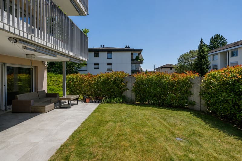 Stylish garden apartment in a green setting (6)
