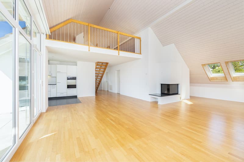 Lichtdurchflutete 4.5 Zimmer-Maisonettewohnung mit Galerie und viel Raum (3)