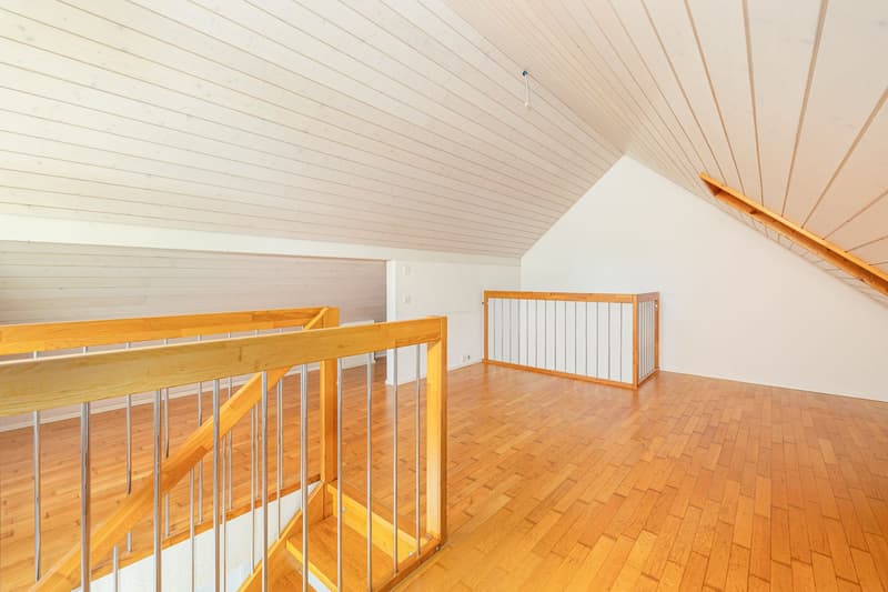 3.5-Zimmer-Dachmaisonette mit Galerie und viel Wohnkomfort (8)