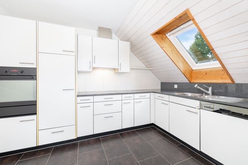 3.5-Zimmer-Dachmaisonette mit Galerie und viel Wohnkomfort (2)