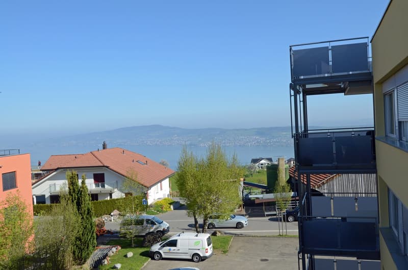 2.5 Zimmer Whg. mit Balkon und toller Seesicht in Feusisberg (1)