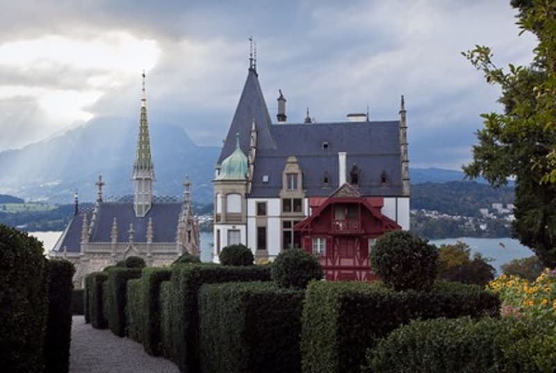Exclusive Villa in the quiet Meggen neighborhood (2)